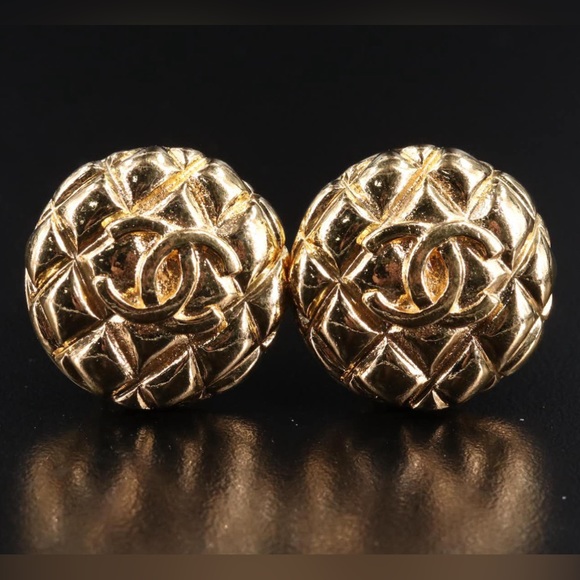 Vintage Authentic Chanel Quilted Logo Double CC Clip-on earrings - Picture 3 of 8